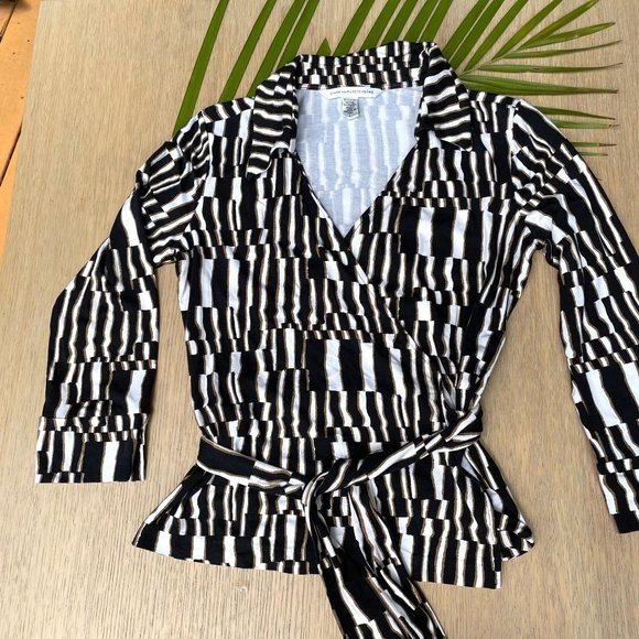 SOLDDVF wrap style top size large - Picture 2 of 8